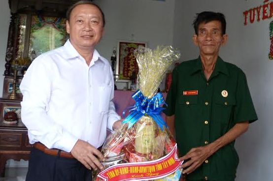 Lãnh đạo tỉnh thăm gia đình chính sách 